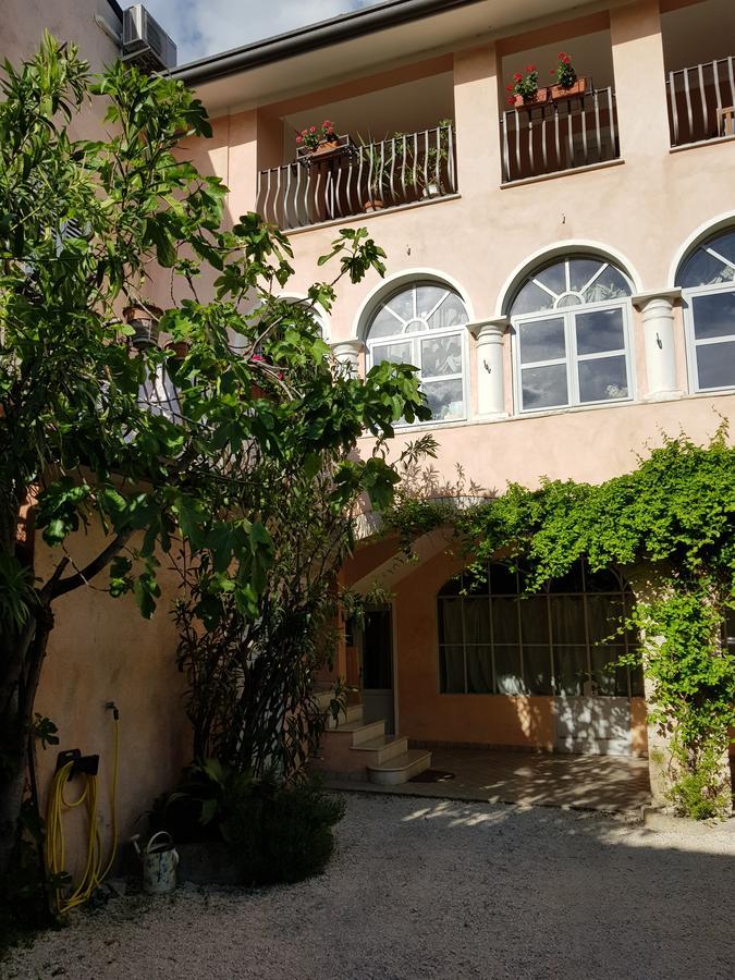 Bed & Breakfast Belfiore โลนาโต ภายนอก รูปภาพ